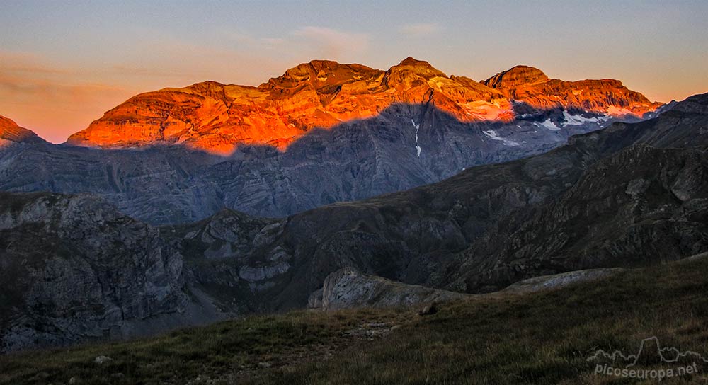 Las Tres Sorores desde la Sierra de Liena, Pirineos de Huesca, Aragon, Parque Nacional de Ordesa y Monte Perdido