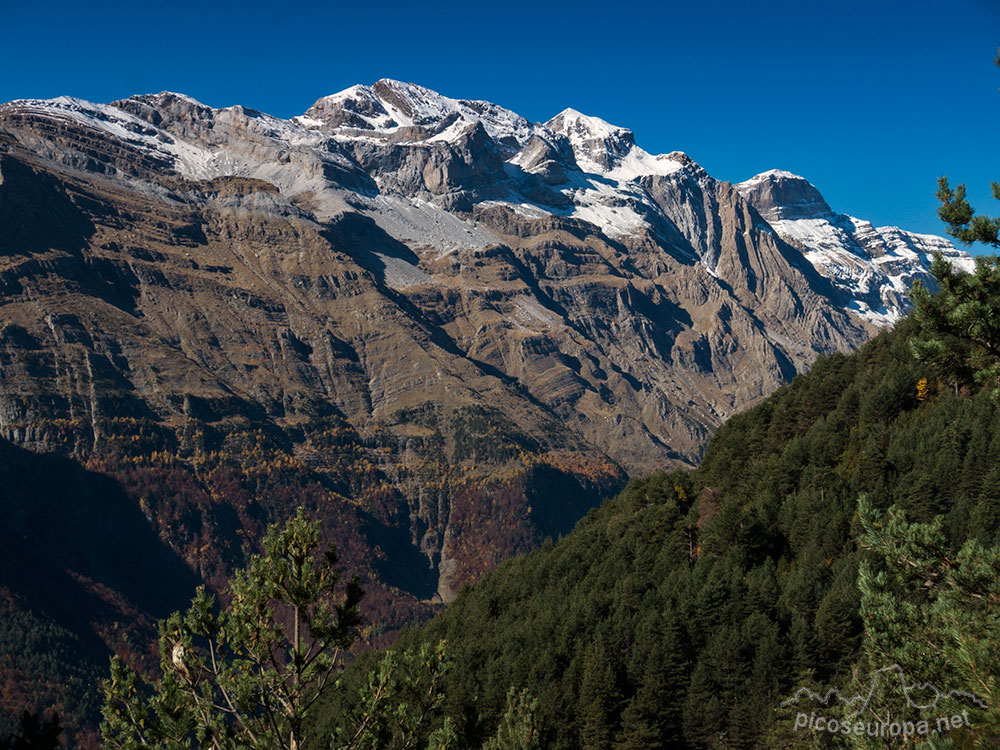 Pico de Añisclo, Monte Perdido y el Cilindro, Valle de Pineta, Parque Nacional de Ordesa y Monte Perdido