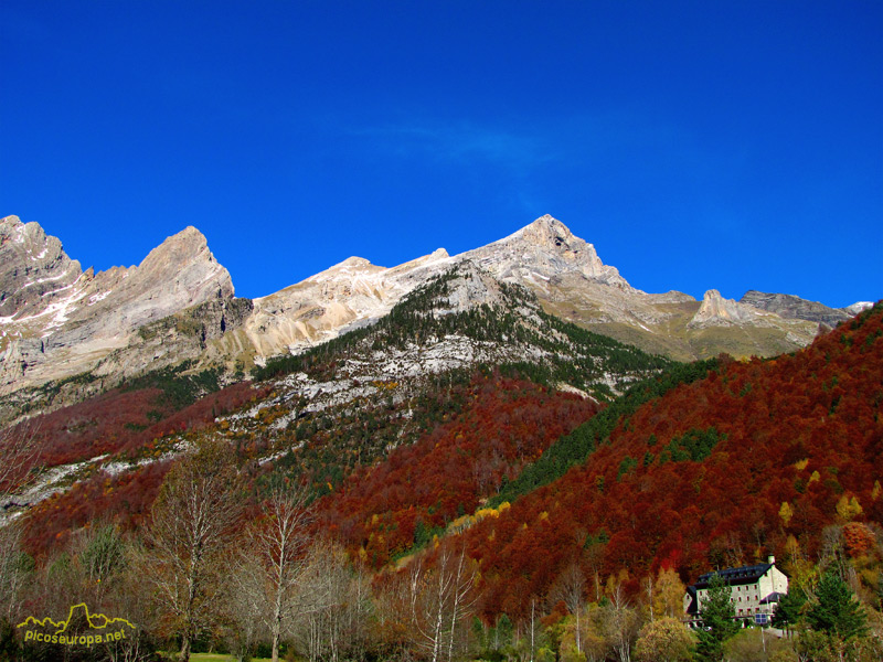 El parador Nacional de Pineta, Pirineos de Huesca, Aragon, Parque Nacional Ordesa y Monte Perdido