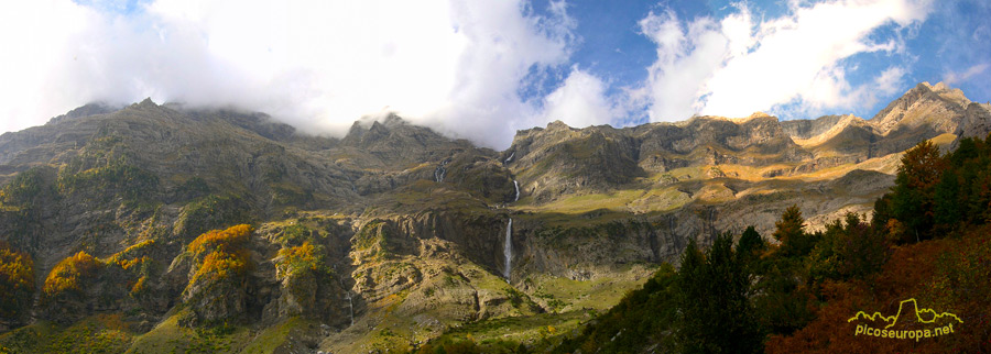 Panoramica de la cabecera del Valle de Pineta, Pirineos de Huesca, Aragon, Parque Nacional Ordesa y Monte Perdido