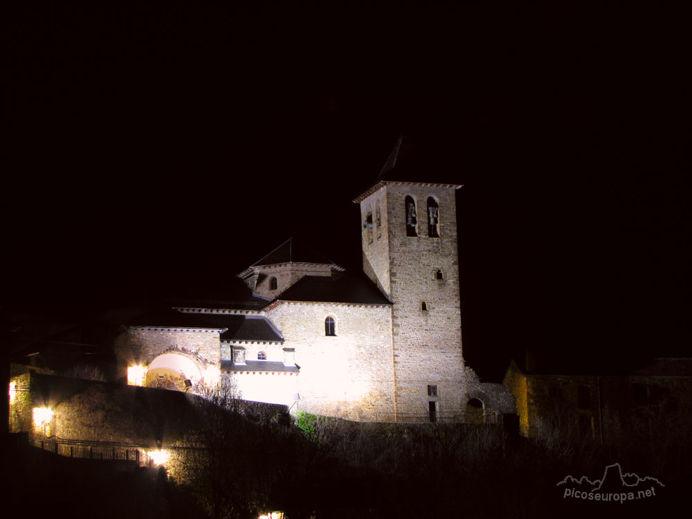 Torla de noche, Pirineos de Huesca, Aragon, Parque Nacional de Ordesa y Monte Perdido
